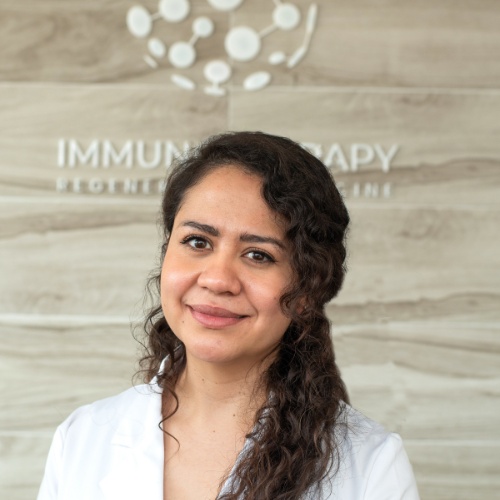 Dr. Alejandra, Specialist in Regenerative Medicine and Stem Cells